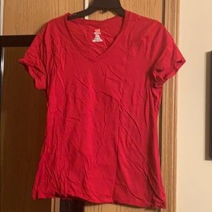 Hanes red tee
